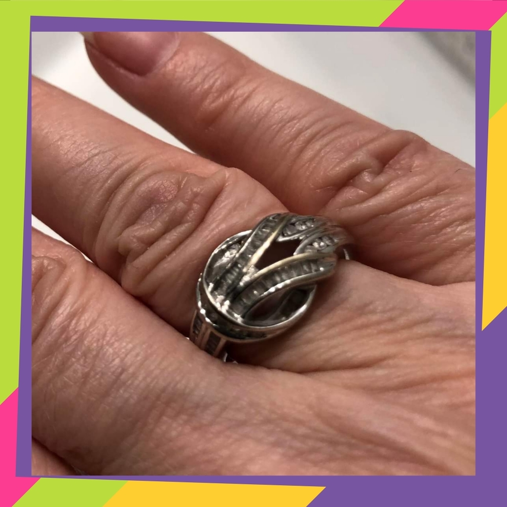 ⭐10k white gold ring⭐